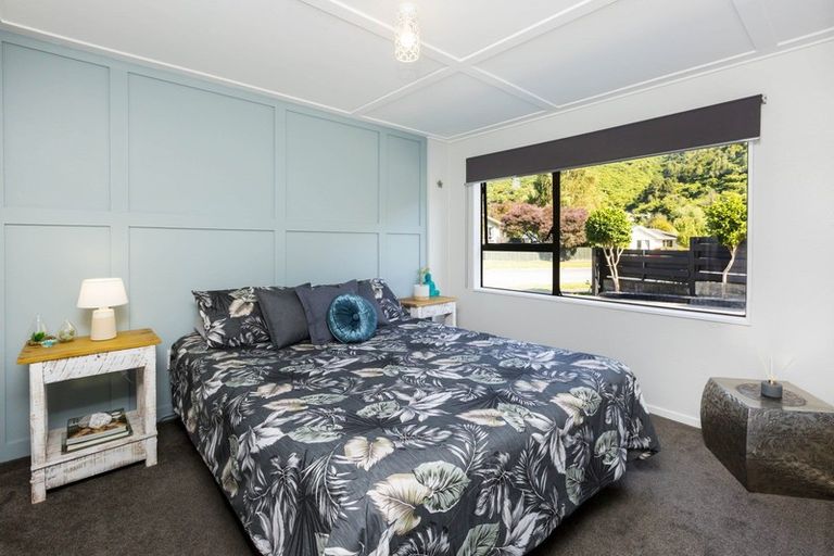 Photo of property in 22 Tacoma Drive, Totara Park, Upper Hutt, 5018