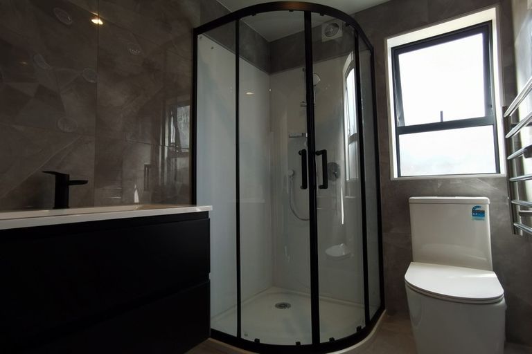 Photo of property in 13a Blue Way, Glendene, Auckland, 0602