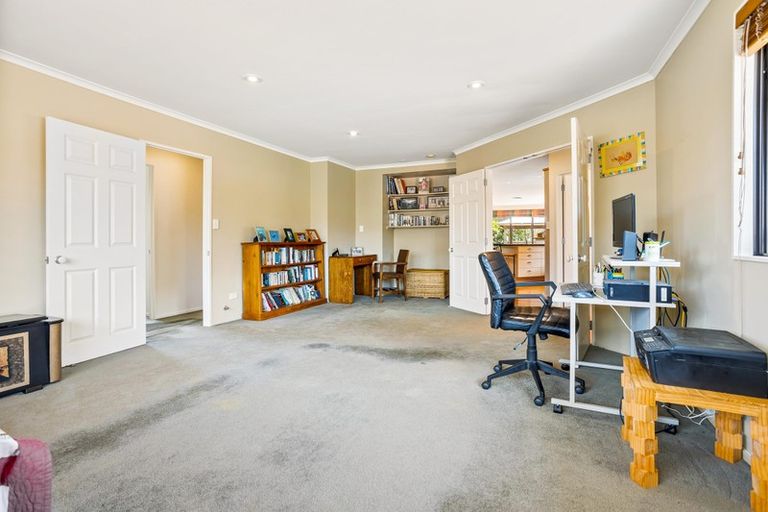 Photo of property in 34 Oakford Park Crescent, Greenhithe, Auckland, 0632