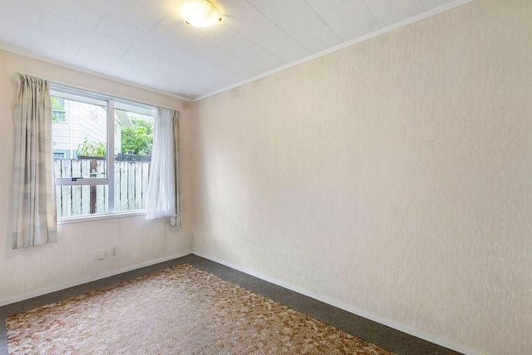 Photo of property in 1/39 Reynella Drive, Massey, Auckland, 0614