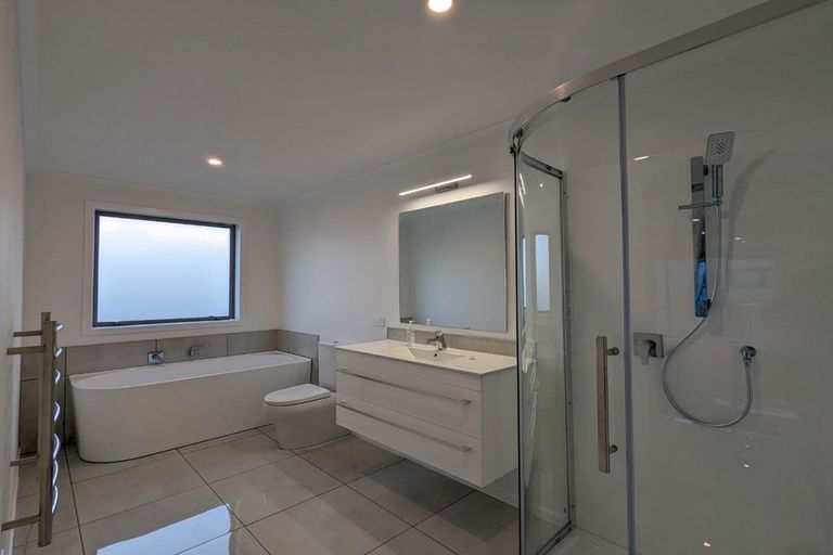 Photo of property in 44 Albatross Close, Whitby, Porirua, 5024