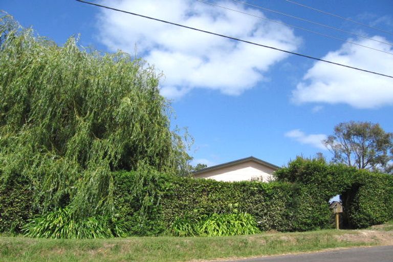 Photo of property in 18 Alison Road, Surfdale, Waiheke Island, 1081