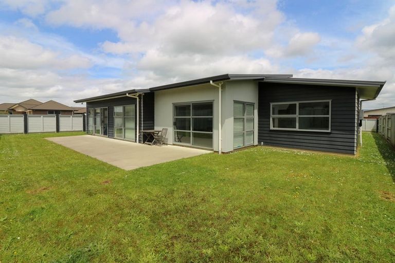 Photo of property in 1 Medallion Court, Kelvin Grove, Palmerston North, 4414