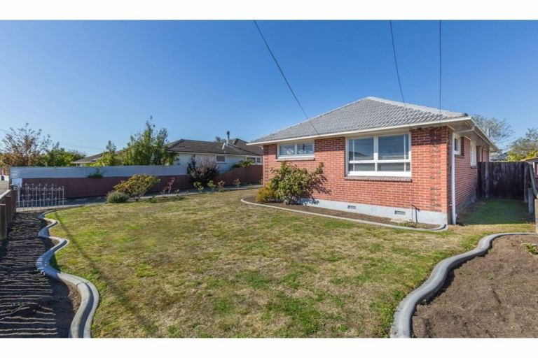 Photo of property in 32 Bournemouth Crescent, Aranui, Christchurch, 8061