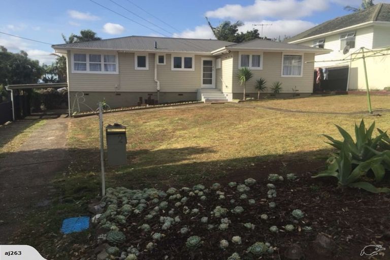 Photo of property in 2 Red Hill Road, Red Hill, Papakura, 2110