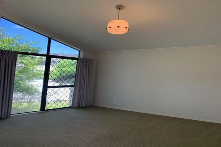Photo of property in 20 Gillard Place, Eastern Beach, Auckland, 2012