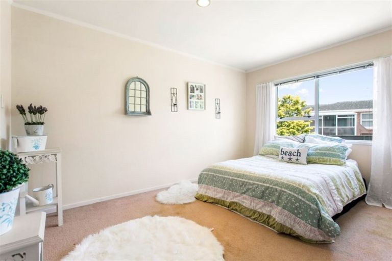 Photo of property in 11 Dawn Place, Te Atatu South, Auckland, 0610