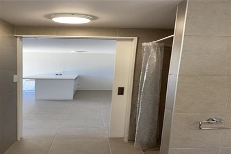 Photo of property in 1/53 Seaview Road, Glenfield, Auckland, 0629