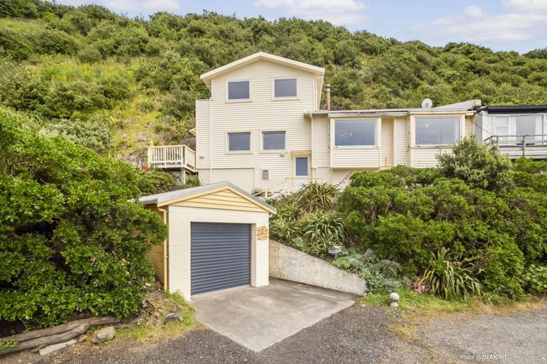 Photo of property in 416 Queens Drive, Lyall Bay, Wellington, 6022