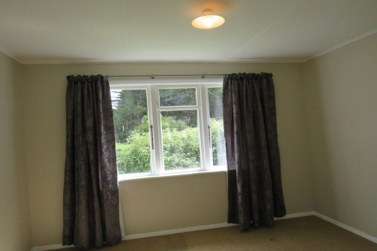 Photo of property in 27 York Place, Cannons Creek, Porirua, 5024