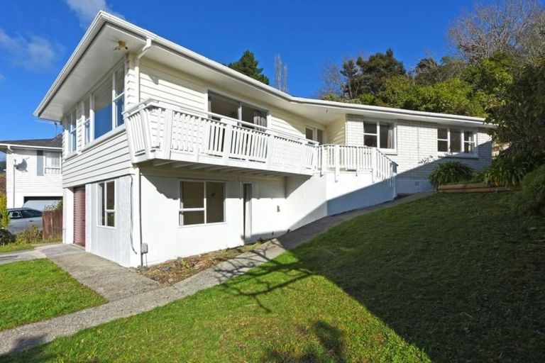 Photo of property in 12 Deller Grove, Silverstream, Upper Hutt, 5019