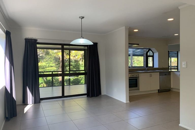 Photo of property in 2/20 Lagoon Way, West Harbour, Auckland, 0618