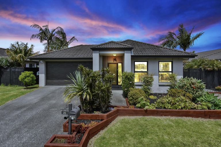Photo of property in 25 Girvan Terrace, Wattle Downs, Auckland, 2103