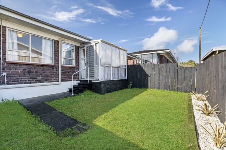 Photo of property in 2/121 Gardner Avenue, New Lynn, Auckland, 0600