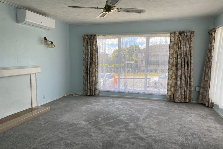 Photo of property in 10 Strid Road, Te Atatu South, Auckland, 0610