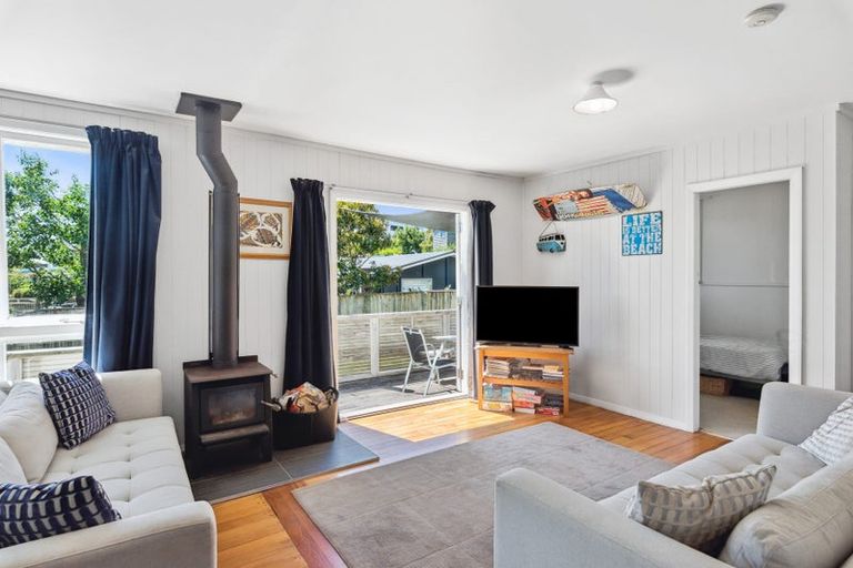 Photo of property in 7a Hona Street, Waikanae Beach, Waikanae, 5036