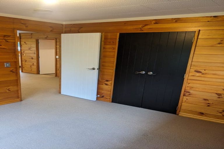 Photo of property in 2/32 Trinidad Road, Sunnynook, Auckland, 0620