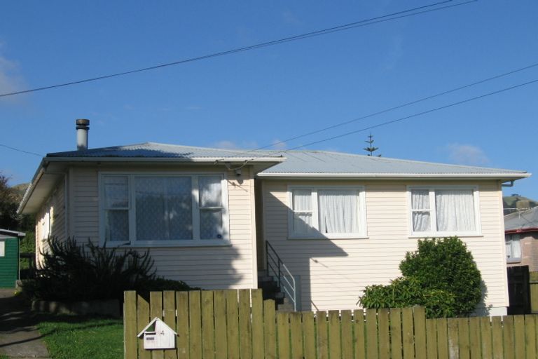 Photo of property in 4 Astrolabe Street, Cannons Creek, Porirua, 5024