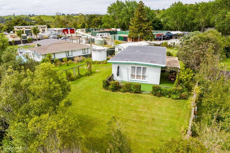Photo of property in 8 Depot Road, Paparoa, 0571
