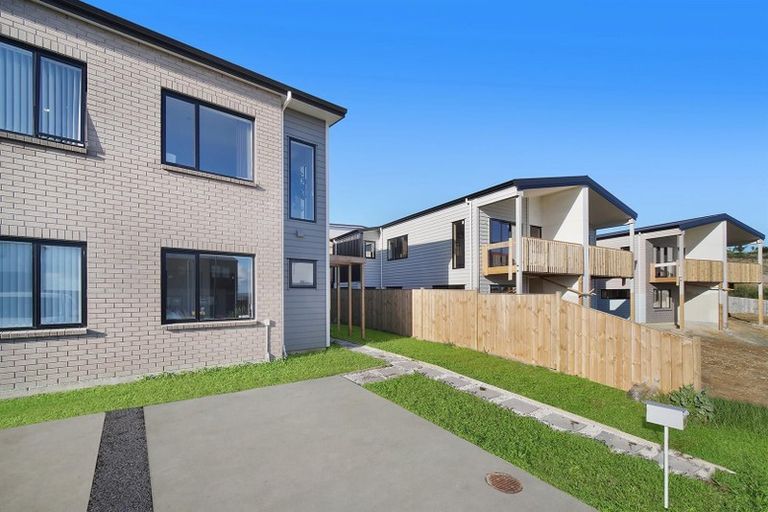 Photo of property in 22b Crestview Rise, Papakura, 2110