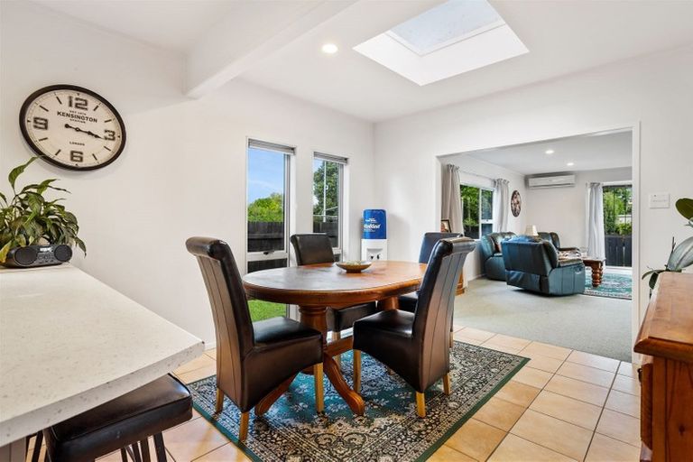 Photo of property in 42 Yeovil Road, Te Atatu Peninsula, Auckland, 0610