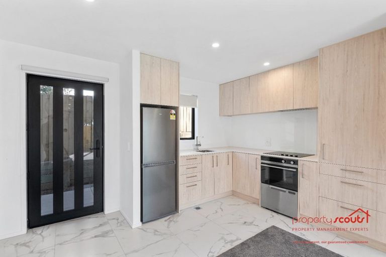 Photo of property in 5/80 Awaroa Road, Sunnyvale, Auckland, 0612