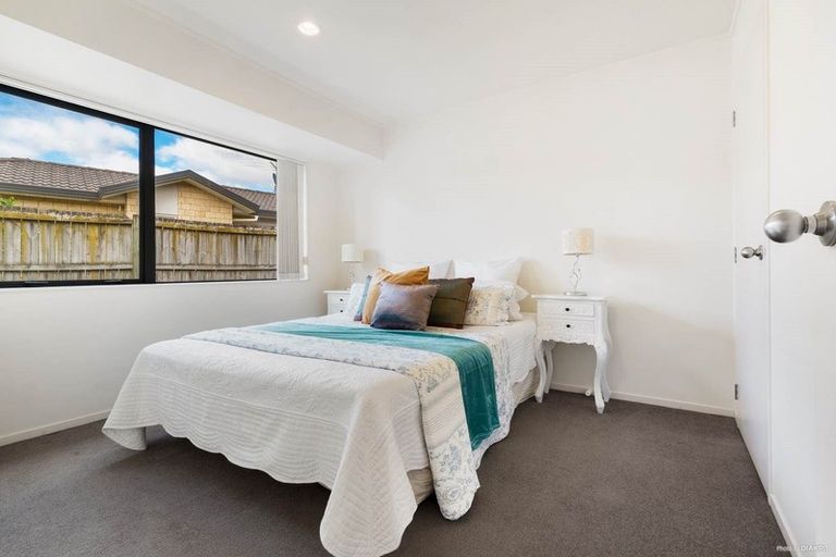 Photo of property in 14 Ballydonegan Rise, East Tamaki, Auckland, 2013