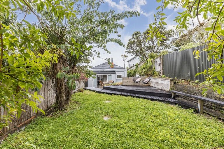 Photo of property in 17 Garfield Street, Brooklyn, Wellington, 6021