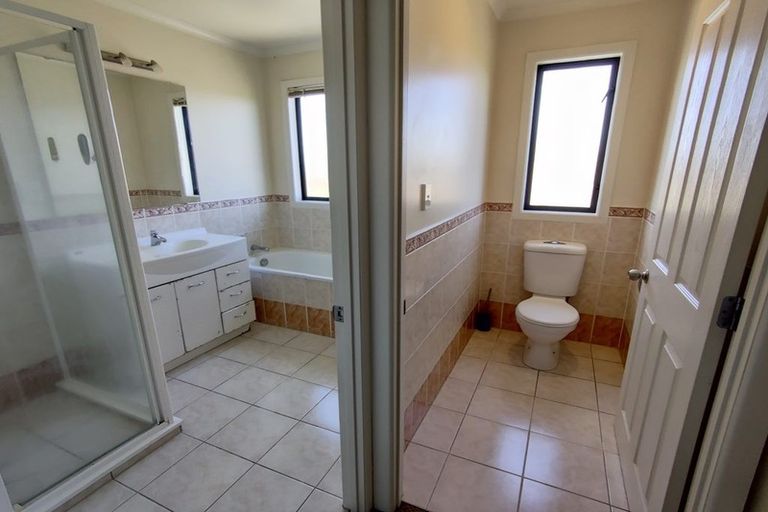 Photo of property in 6 Hampervale Place, Flat Bush, Auckland, 2016