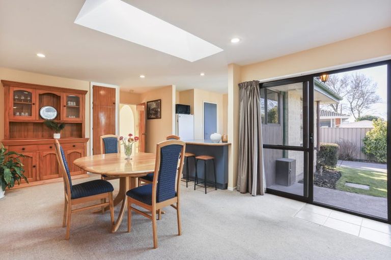 Photo of property in 3 Manson Place, Russley, Christchurch, 8042