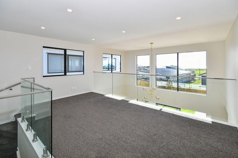 Photo of property in 8 Korowhiti Road, Clarks Beach, 2122