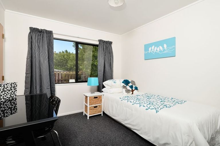 Photo of property in 2/14 Queen Mary Avenue, New Lynn, Auckland, 0600