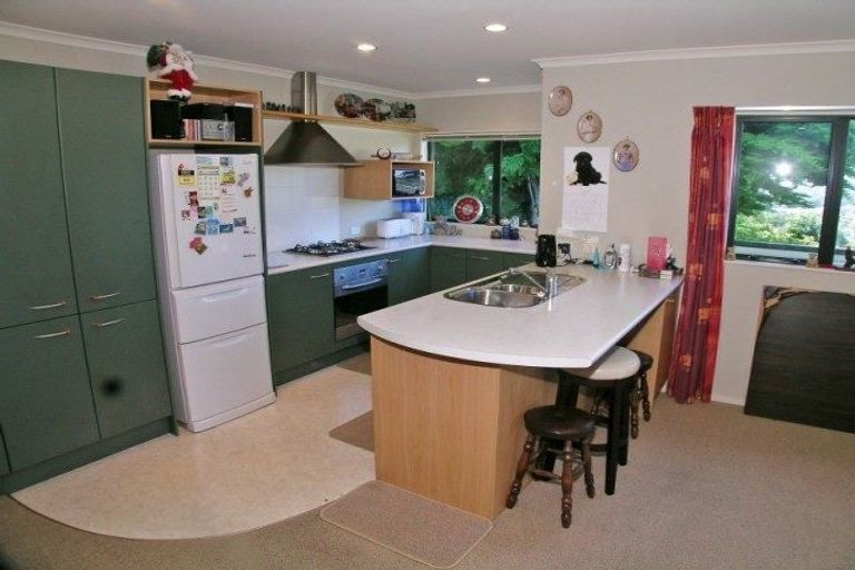 Photo of property in 5b Bishops Glen, Tawa, Wellington, 5028