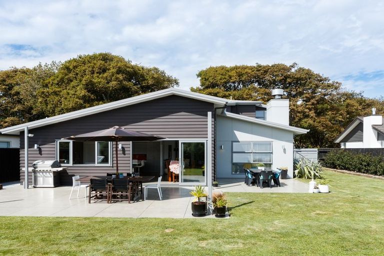 Photo of property in 18 Grand Oaks Drive, Awapuni, Palmerston North, 4412