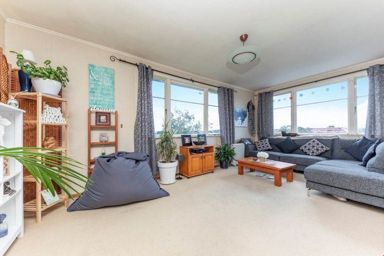 Photo of property in 5 Sherwood Avenue, Te Atatu South, Auckland, 0610