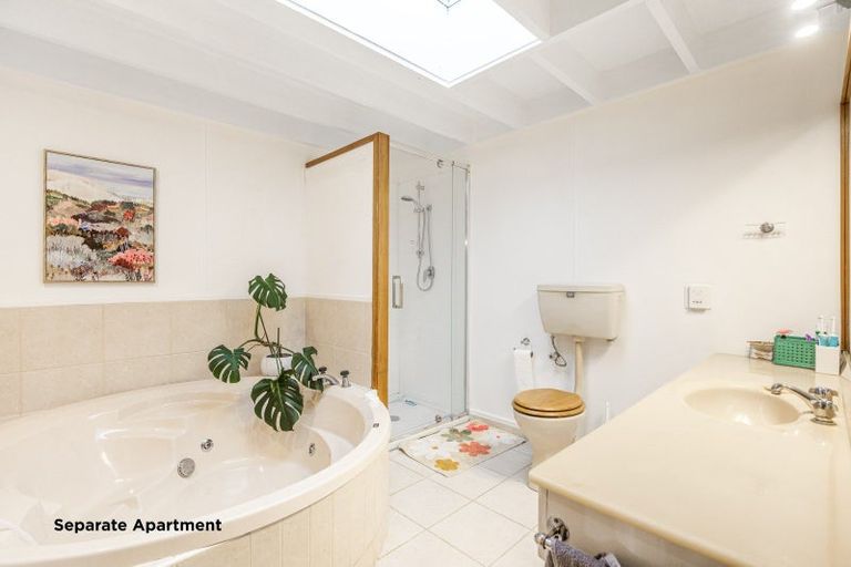 Photo of property in 5 Stanley Point Road, Stanley Point, Auckland, 0624