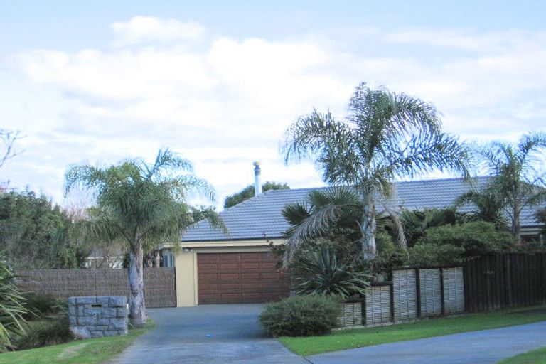 Photo of property in 21 Artesia Close, Shamrock Park, Auckland, 2016