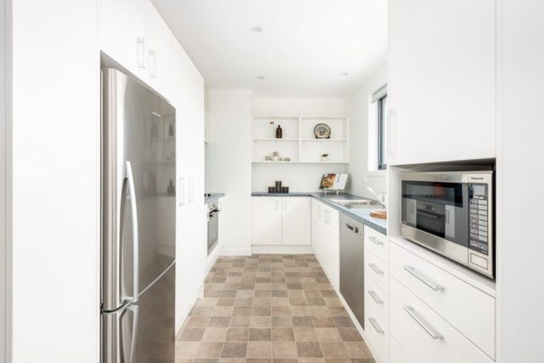 Photo of property in 1/241 Fifield Terrace, Opawa, Christchurch, 8023