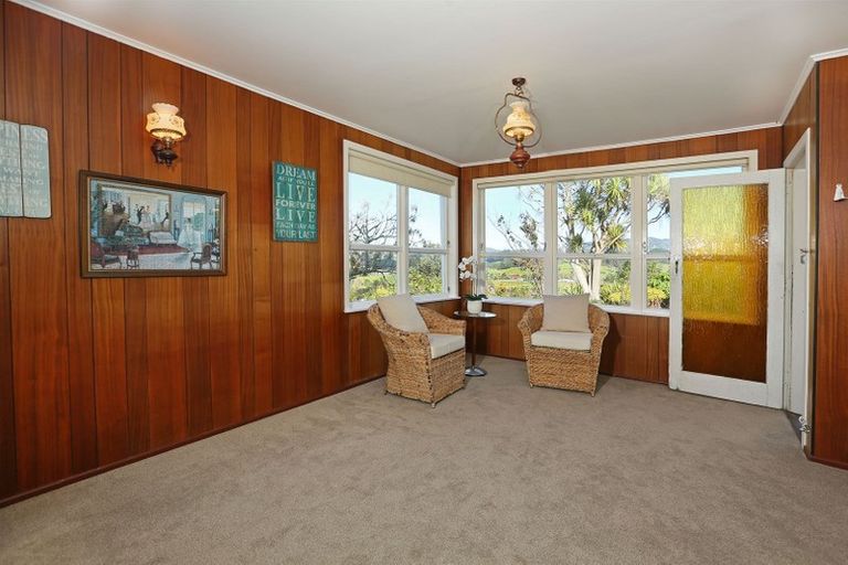 Photo of property in 274 Sturges Road, Henderson, Auckland, 0612