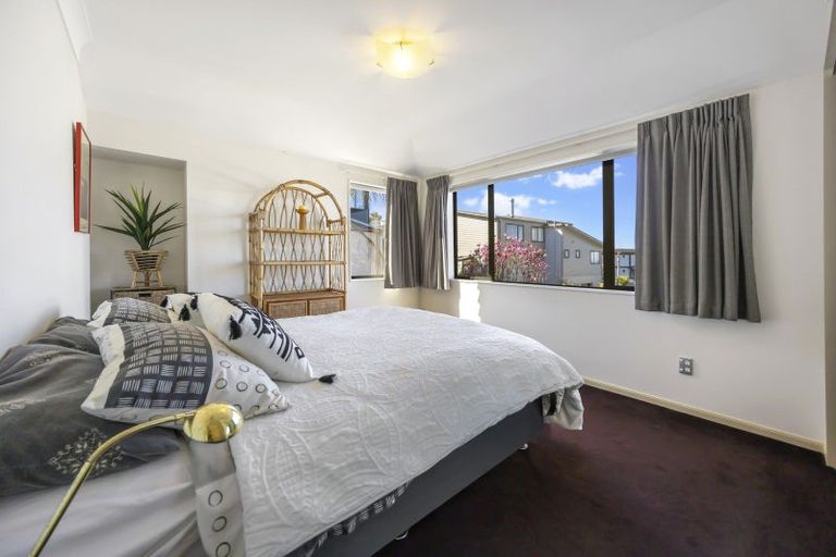 Photo of property in 34a Seaview Road, Castor Bay, Auckland, 0620