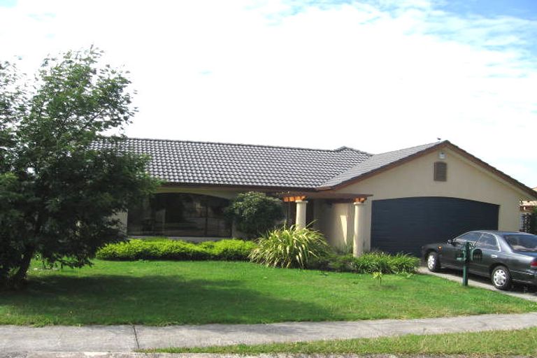 Photo of property in 12 Freestone Place, Henderson, Auckland, 0612