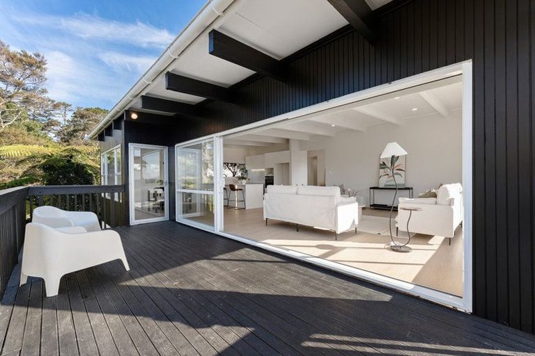 Photo of property in 137 Albany Highway, Unsworth Heights, Auckland, 0632