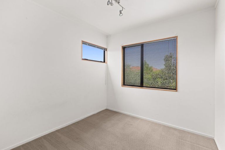 Photo of property in 4a Orewa Heights Crescent, Orewa, 0931