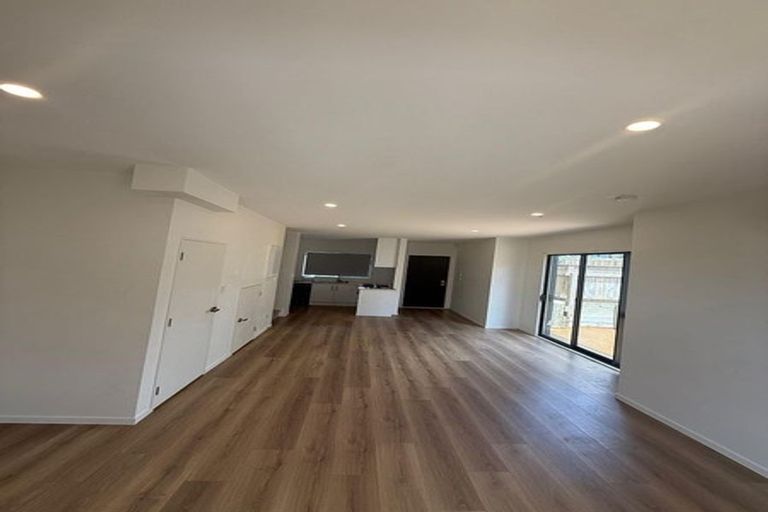 Photo of property in 9b Poruru Close, Papakura, 2110