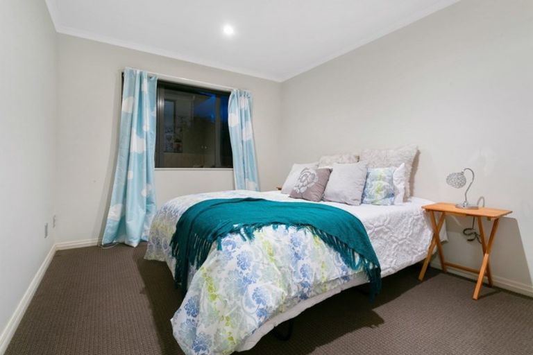 Photo of property in 19 Springvale Drive, Fairview Heights, Auckland, 0632