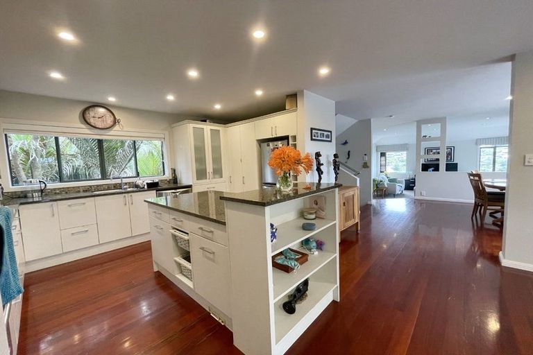 Photo of property in 1/86 Saddleback Rise, Murrays Bay, Auckland, 0630