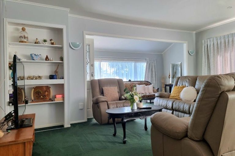 Photo of property in 176 Gossamer Drive, Pakuranga Heights, Auckland, 2010