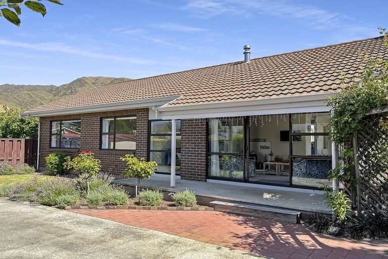 Photo of property in 13 Benmore Place, Omarama, 9412