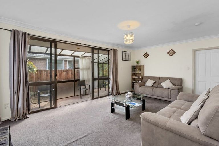 Photo of property in 26 Tenby Place, Avondale, Christchurch, 8061