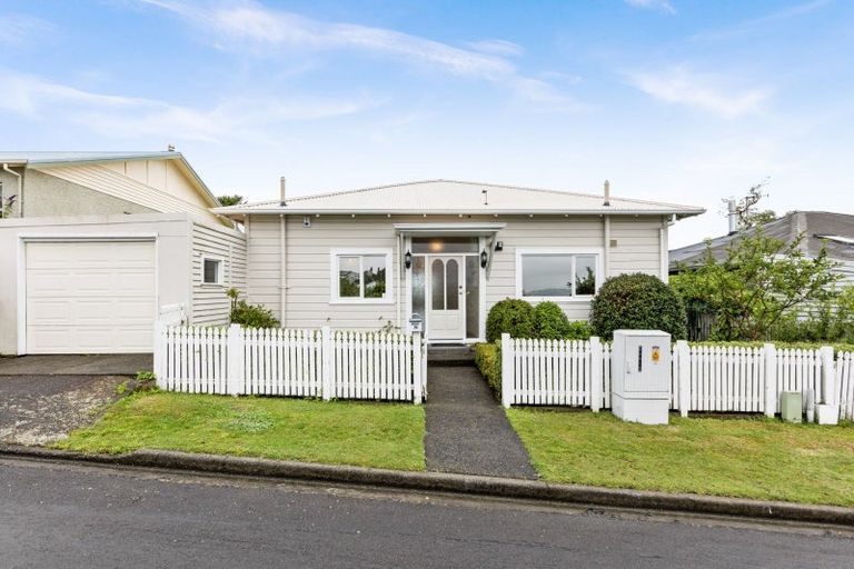 Photo of property in 19 Guys Hill Road, Hospital Hill, Napier, 4110